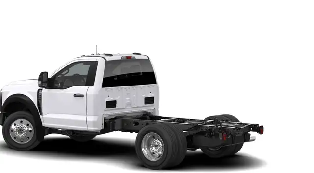 Ford Super Duty F-600 DRW XLT 2026 - Photo 2
