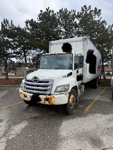 Hino 268 , 2015 ( 15,000 )