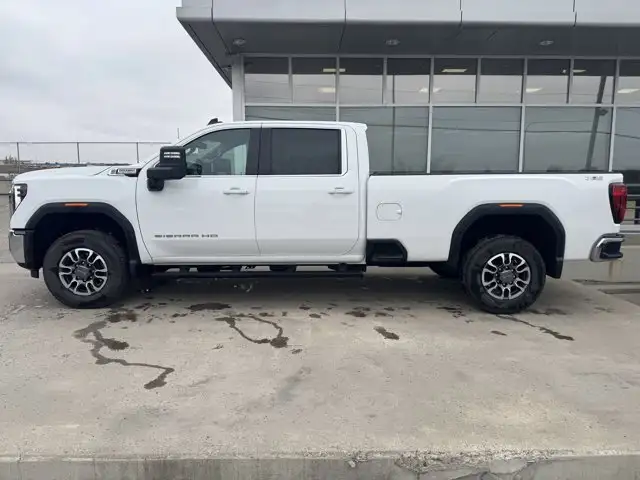 2025 GMC Sierra 3500HD SLE - Photo 2