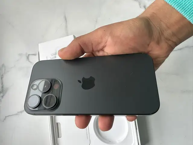 iPhone 15 Pro 128gb 80% batteryAirpods/Fast Charger/Delivery - Photo 2