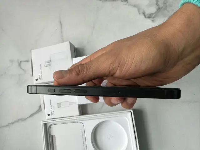 iPhone 15 Pro 128gb 80% batteryAirpods/Fast Charger/Delivery - Photo 5