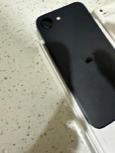 iPhone 16e 128gb Airpods/Fast Charger/Delivery - Photo 3