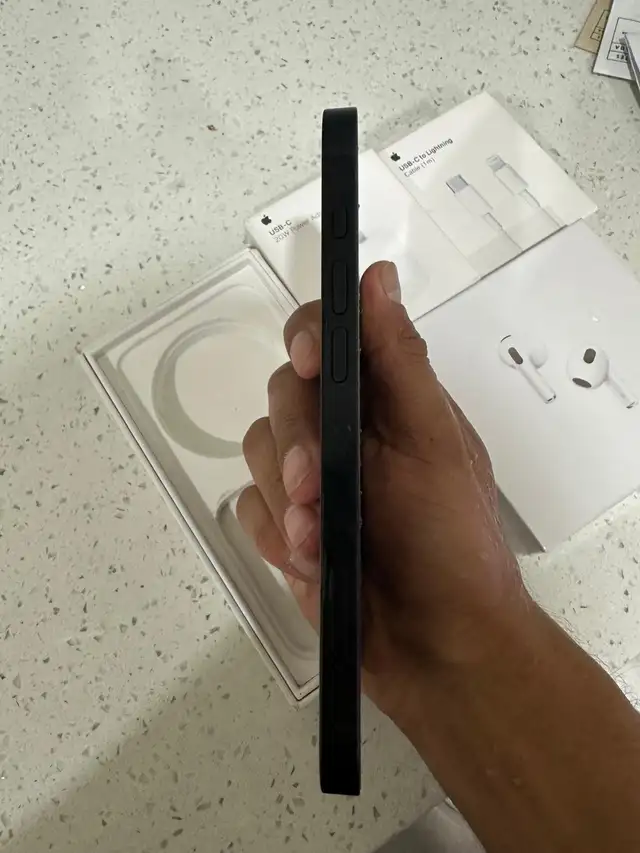 iPhone 16e 128gb Airpods/Fast Charger/Delivery - Photo 7