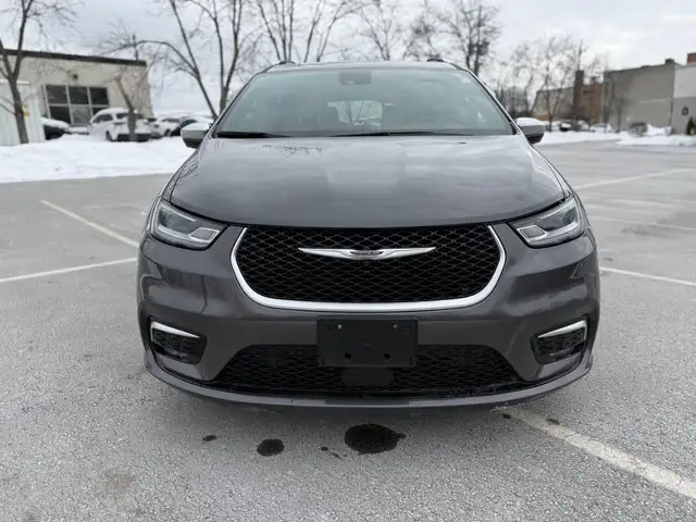 2023 Chrysler Pacifica Hybrid Pinnacle 2WD for sale - Photo 2