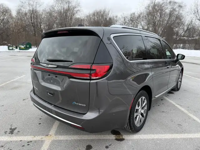 2023 Chrysler Pacifica Hybrid Pinnacle 2WD for sale - Photo 6