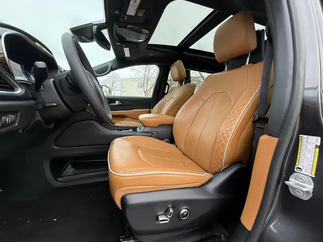 2023 Chrysler Pacifica Hybrid Pinnacle 2WD for sale - Photo 7