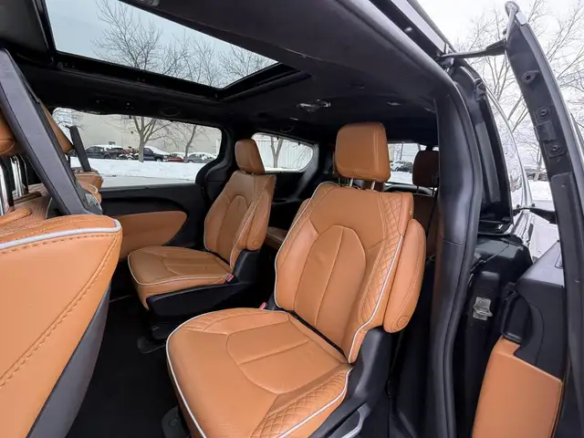 2023 Chrysler Pacifica Hybrid Pinnacle 2WD for sale - Photo 8