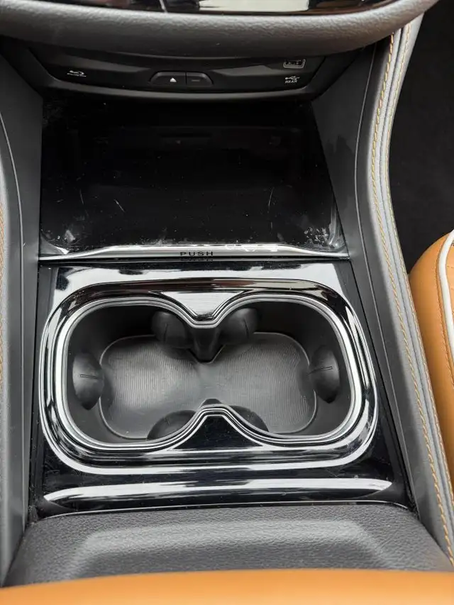 2023 Chrysler Pacifica Hybrid Pinnacle 2WD for sale - Photo 12