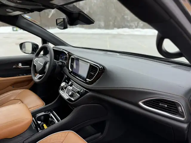 2023 Chrysler Pacifica Hybrid Pinnacle 2WD for sale - Photo 18