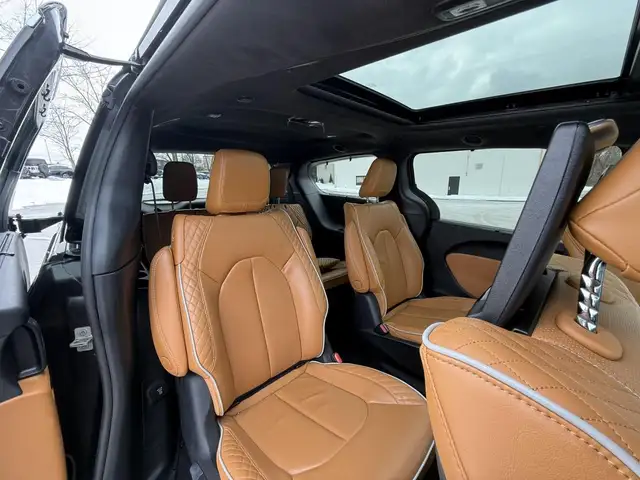 2023 Chrysler Pacifica Hybrid Pinnacle 2WD for sale - Photo 19