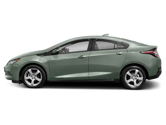 2018 Chevrolet Volt LT - Photo 2