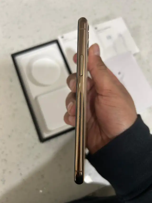 iPhone 11 pro 128GB AirPods/Charger Bundle/Delivery - Photo 4