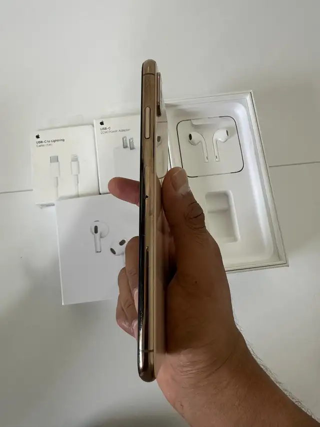 iPhone XS MAX 256GB Airpods Pkg/Delivery - Photo 3