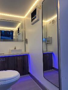 Luxury portable restrooms - Photo 2