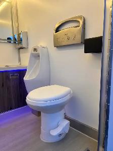 Luxury portable restrooms - Photo 5