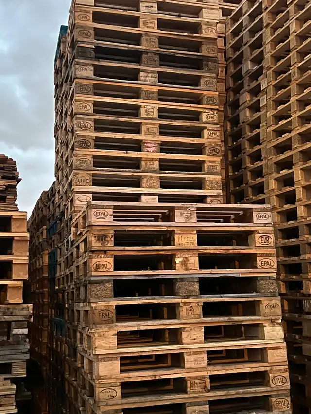 large quantity euro pallet for sale 905-670-9049 toronto pallet - Photo 2