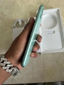 iPhone 11 256GB Unlocked - Excellent Condition! - Photo 8