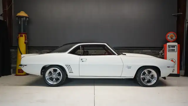 1969 Chevrolet Camaro - 427, 4 speed, Power Steer, Power Disc - Photo 3