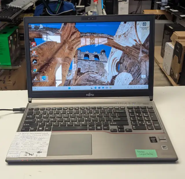 Laptop Fujitsu Lifebook E754 15,6 po i7-4ie SSD 256Go DVD HDMI