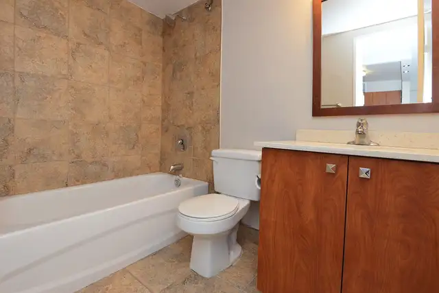 renovated two bedroom, river and gerrard - ID 3130 - Photo 3