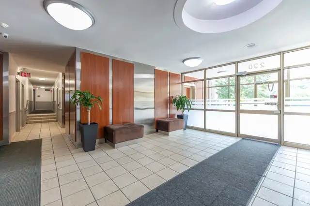 renovated two bedroom, river and gerrard - ID 3130 - Photo 5