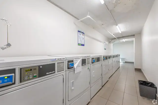 renovated two bedroom, river and gerrard - ID 3130 - Photo 9