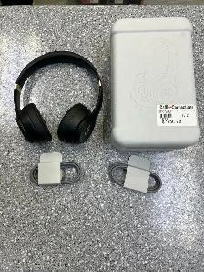 Beats Solo 4 Bluetooth Headphones With case