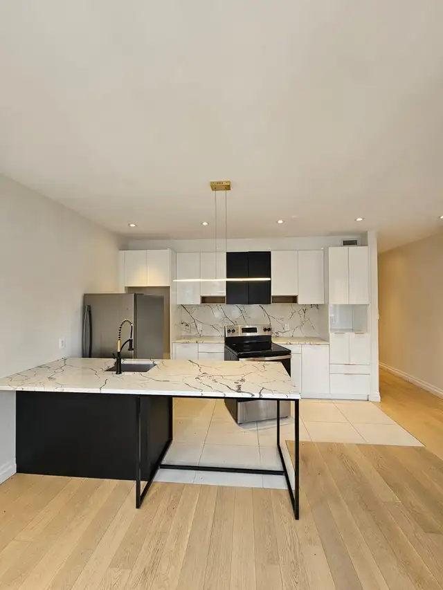 For Rent 5 1/5 Luxurious Apartment Across Snowdon Metro Station