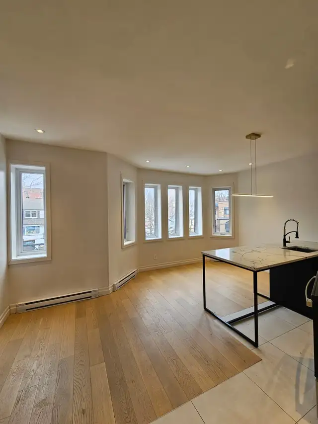 For Rent 5 1/5 Luxurious Apartment Across Snowdon Metro Station - Photo 2