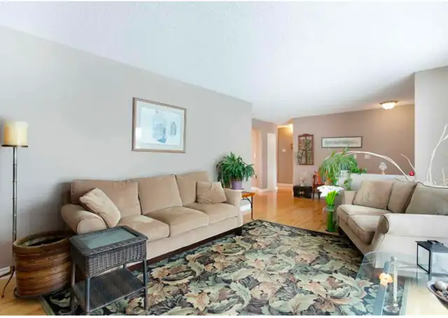 HOUSE & GARAGE STRUCTURE FOR SALE - Photo 3