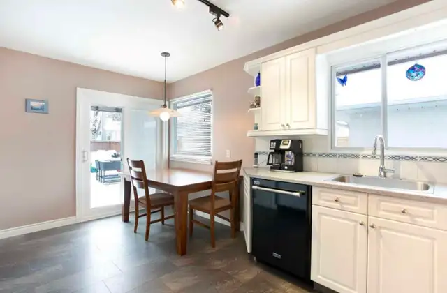 HOUSE & GARAGE STRUCTURE FOR SALE - Photo 5