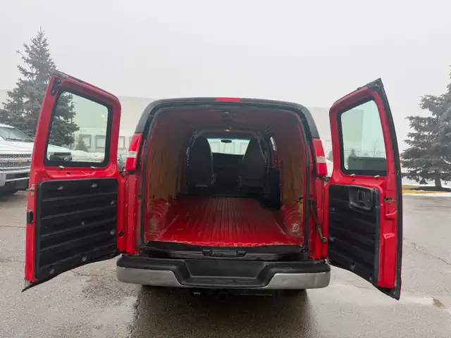 2015 GMC Savana Cargo Van CARGO - Photo 11