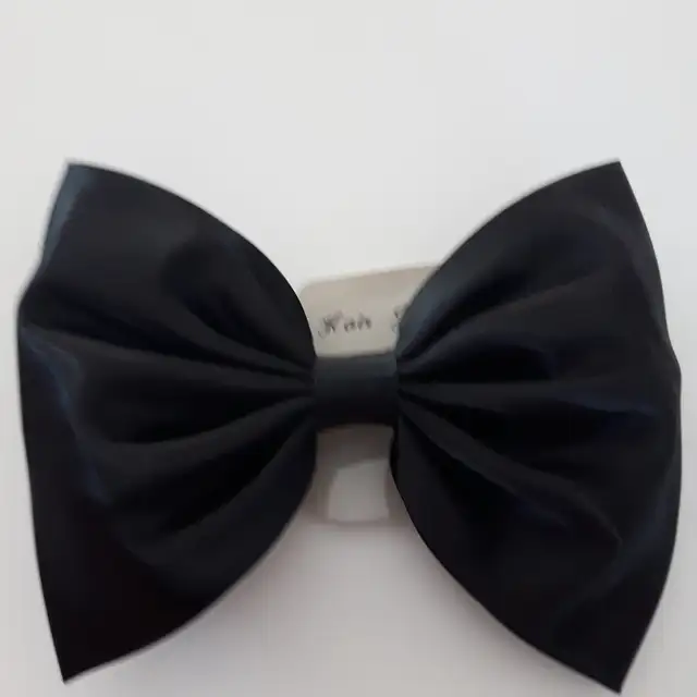 NOEUFPAPILLON NEUF BIJOUXDE CHEVEUXEN SATIN NOIR DE SIMONS$10.00