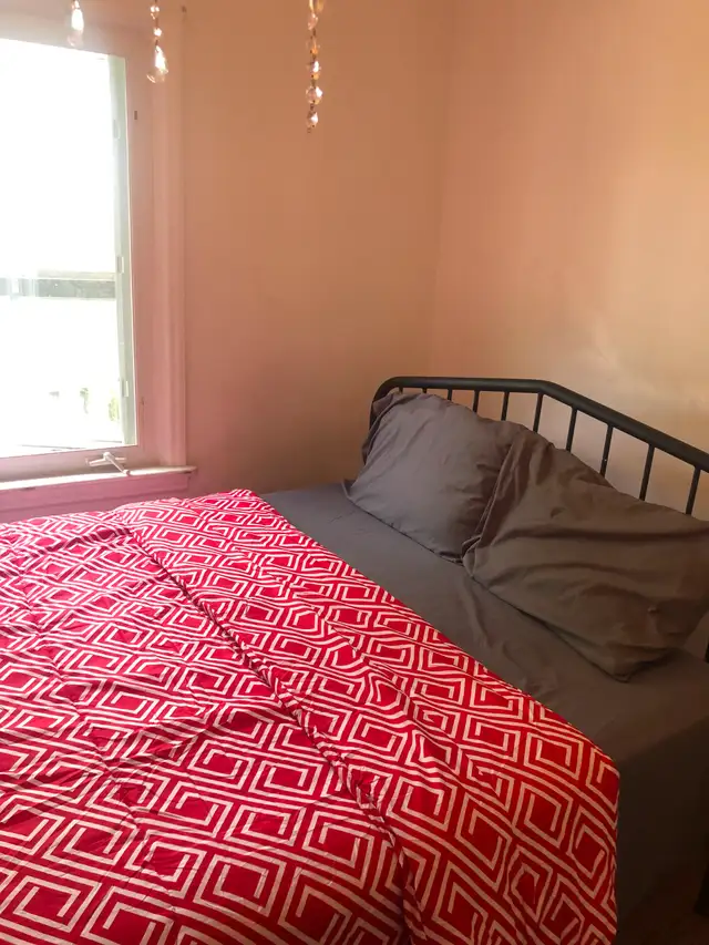 Furnished Room in a Prime Location in Scarborough for Rent - Photo 2