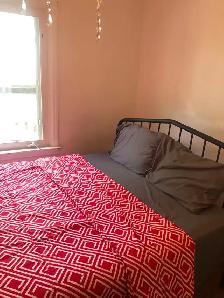 Furnished Room in a Prime Location in Scarborough for Rent - Photo 2