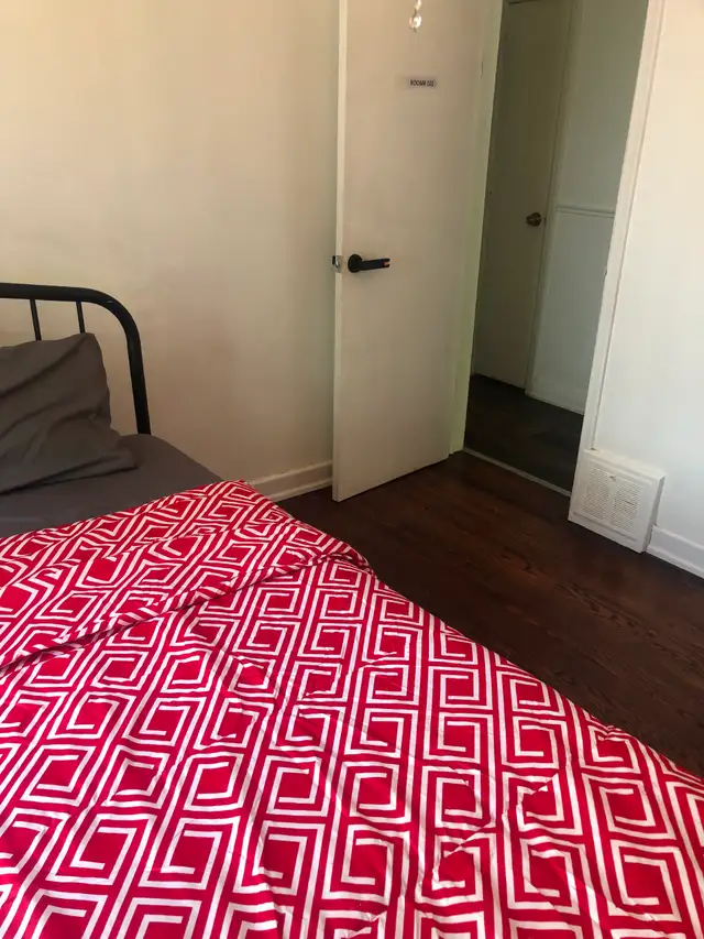 Furnished Room in a Prime Location in Scarborough for Rent - Photo 10
