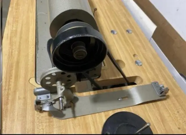 PFAFF Industrial Sewing Machine - Photo 2