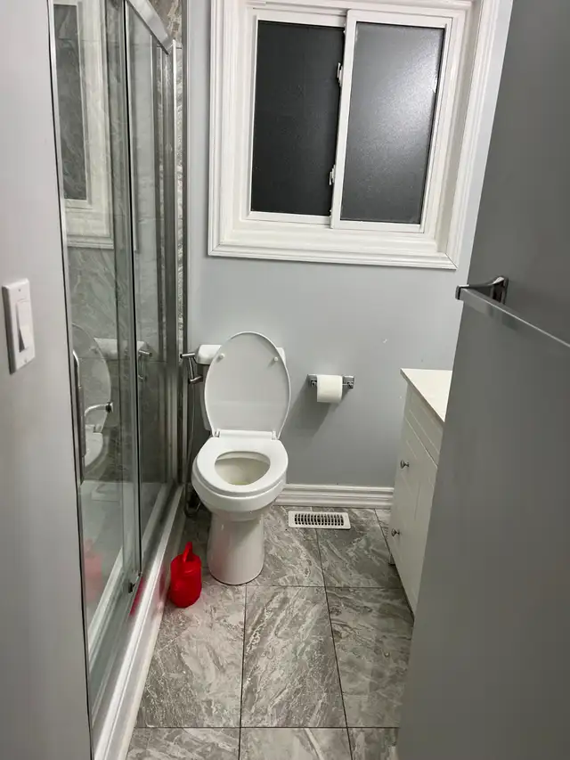 LUXURIOUS 3 BED ROOMS MAIN FLOOR HOUSE IN SCARBOROUH FOR RENT - Photo 5