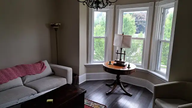 2 girls looking for a 3rd roomate in OEV