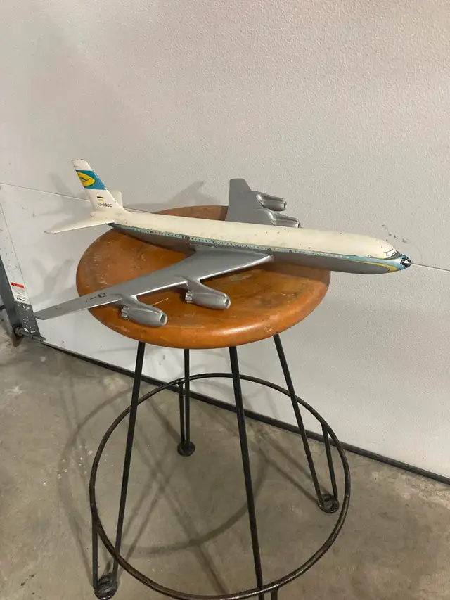 Cast Metal Boeing 707 Model