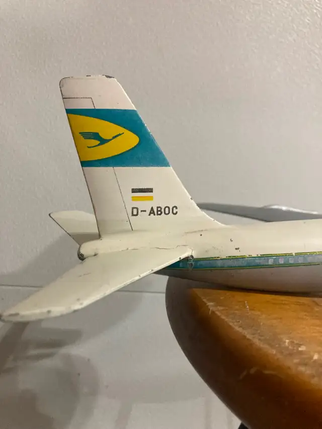 Cast Metal Boeing 707 Model - Photo 2
