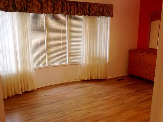 Furnished room for female student, close University April 1st - Photo 2