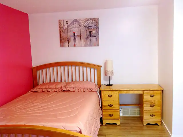 Furnished room for female student, close University April 1st - Photo 5