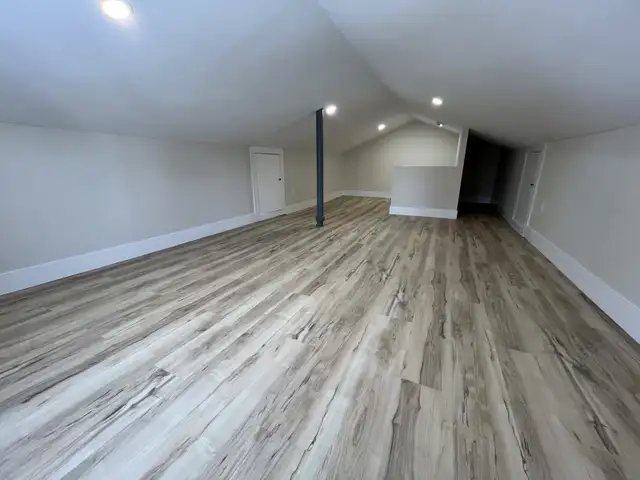 Newly Renovated 2 Bedroom   Den Basement Unit - Photo 4