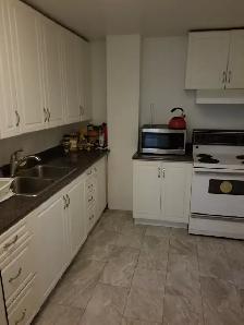 Large Private Furnished room near Royal York Subway - Photo 3