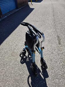 rollator walker - Photo 4