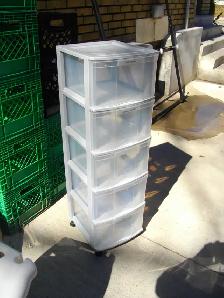 5 DROWER STORAGE ON WHEELS