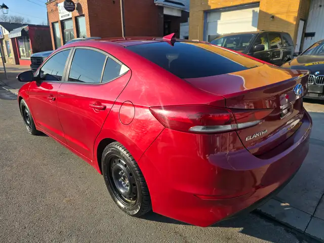 2017 Hyundai Elantra - Photo 5