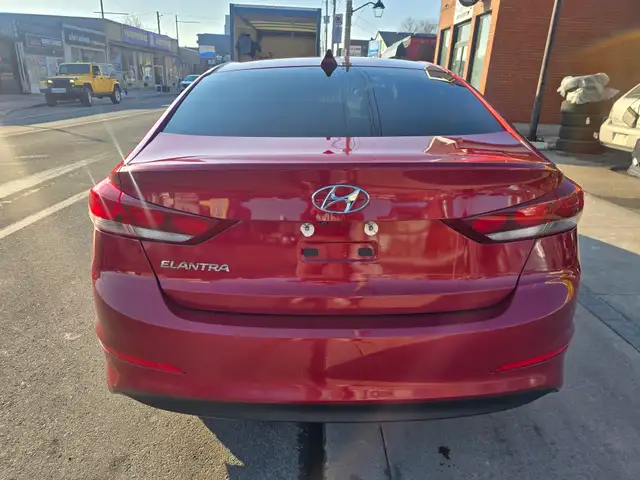 2017 Hyundai Elantra - Photo 6