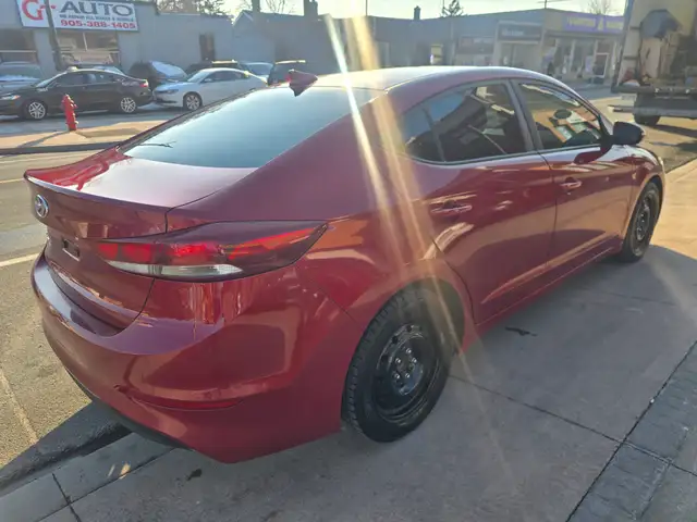 2017 Hyundai Elantra - Photo 7